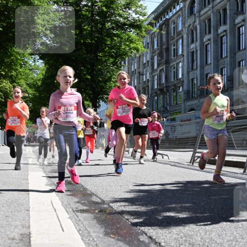 14.06.2026 - REWE Women's Run J. Mangold http://msf.ph/oto/9766382 14.06.2026 11:37:44 Ziel 105, 117, 125, 127, 128, 145, 166, 189, 194, 201, 214, 220, 241, 252, 255, 267, 271, 273, 319, 321, 325, 345 meine-sportfotos.de
