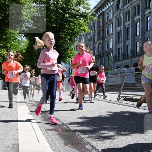 14.06.2026 - REWE Women's Run J. Mangold http://msf.ph/oto/9766384 14.06.2026 11:37:44 Ziel 105, 117, 125, 127, 128, 145, 166, 189, 194, 201, 214, 220, 241, 252, 255, 267, 271, 273, 319, 321, 325, 345 meine-sportfotos.de