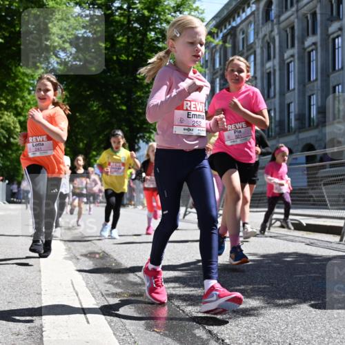 14.06.2026 - REWE Women's Run J. Mangold http://msf.ph/oto/9766391 14.06.2026 11:37:44 Ziel 105, 117, 125, 127, 128, 145, 166, 189, 194, 201, 214, 220, 241, 252, 255, 267, 271, 273, 319, 321, 325, 345 meine-sportfotos.de