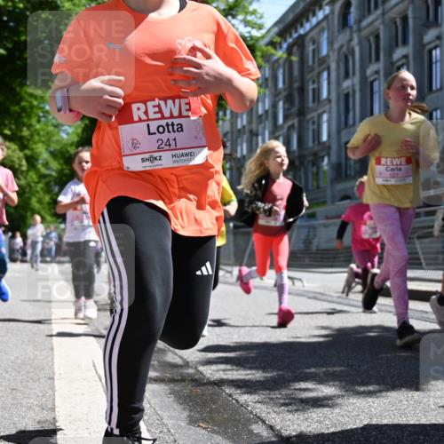 14.06.2026 - REWE Women's Run J. Mangold http://msf.ph/oto/9766399 14.06.2026 11:37:45 Ziel 105, 117, 125, 127, 128, 145, 166, 189, 194, 201, 214, 220, 241, 252, 255, 267, 273, 296, 319, 321, 345 meine-sportfotos.de