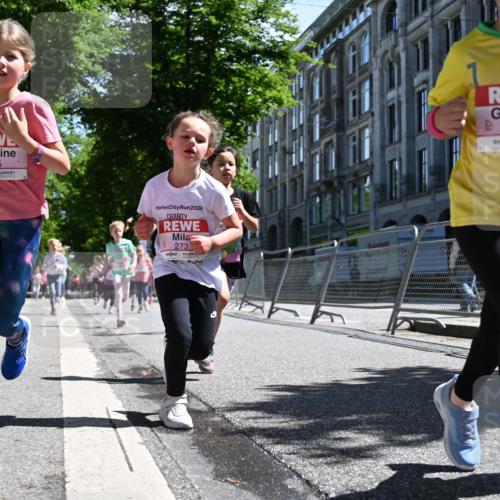 14.06.2026 - REWE Women's Run J. Mangold http://msf.ph/oto/9766401 14.06.2026 11:37:46 Ziel 105, 117, 125, 127, 128, 185, 189, 194, 201, 214, 220, 241, 252, 255, 267, 273, 295, 296, 316, 319, 321, 345 meine-sportfotos.de