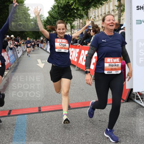 14.06.2026 - REWE Women's Run Strokosch-Dieckow http://msf.ph/oto/9766411 14.06.2026 11:01:34 Ziel 5029, 5062, 5115, 5351, 5648, 5690, 5748, 5864, 5880, 5966 meine-sportfotos.de