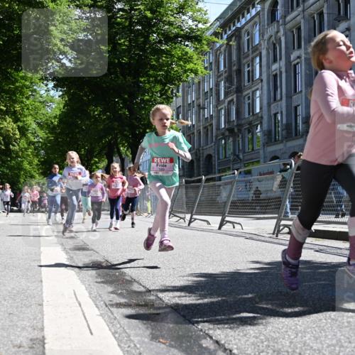 14.06.2026 - REWE Women's Run J. Mangold http://msf.ph/oto/9766416 14.06.2026 11:37:48 Ziel 105, 125, 127, 128, 129, 130, 152, 160, 185, 189, 194, 201, 214, 220, 241, 252, 255, 267, 273, 295, 296, 316, 321, 345, 356 meine-sportfotos.de
