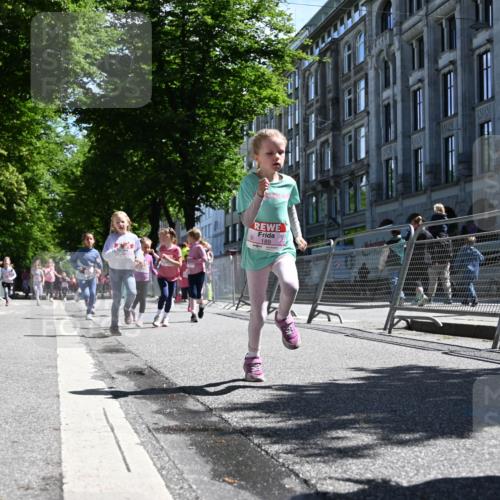 14.06.2026 - REWE Women's Run J. Mangold http://msf.ph/oto/9766419 14.06.2026 11:37:48 Ziel 105, 125, 127, 128, 129, 130, 152, 160, 185, 189, 194, 201, 214, 220, 241, 252, 255, 267, 273, 295, 296, 316, 321, 345, 356 meine-sportfotos.de