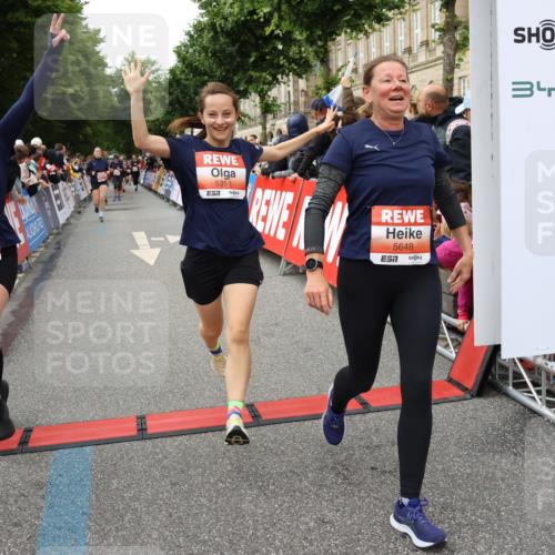 14.06.2026 - REWE Women's Run Strokosch-Dieckow http://msf.ph/oto/9766420 14.06.2026 11:01:34 Ziel 5029, 5062, 5115, 5351, 5648, 5690, 5748, 5864, 5880, 5966 meine-sportfotos.de