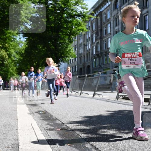 14.06.2026 - REWE Women's Run J. Mangold http://msf.ph/oto/9766425 14.06.2026 11:37:49 Ziel 105, 125, 127, 128, 129, 130, 152, 160, 181, 185, 189, 194, 201, 208, 214, 220, 244, 267, 273, 295, 296, 316, 321, 345, 356 meine-sportfotos.de