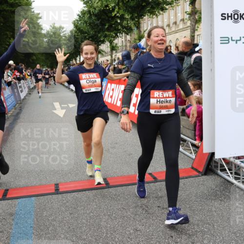 14.06.2026 - REWE Women's Run Strokosch-Dieckow http://msf.ph/oto/9766428 14.06.2026 11:01:34 Ziel 5029, 5062, 5115, 5351, 5648, 5690, 5748, 5864, 5880, 5966 meine-sportfotos.de