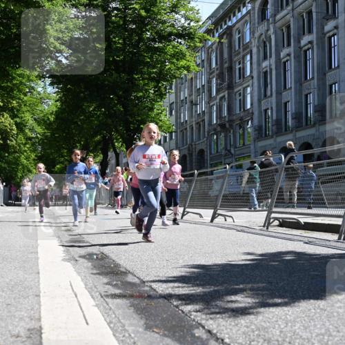 14.06.2026 - REWE Women's Run J. Mangold http://msf.ph/oto/9766431 14.06.2026 11:37:49 Ziel 105, 125, 127, 128, 129, 130, 152, 160, 181, 185, 189, 194, 201, 208, 214, 220, 244, 267, 273, 295, 296, 316, 321, 345, 356 meine-sportfotos.de