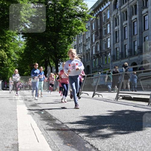 14.06.2026 - REWE Women's Run J. Mangold http://msf.ph/oto/9766434 14.06.2026 11:37:50 Ziel 105, 128, 129, 130, 152, 160, 181, 185, 189, 194, 201, 208, 220, 244, 267, 273, 280, 295, 296, 316, 345, 356 meine-sportfotos.de