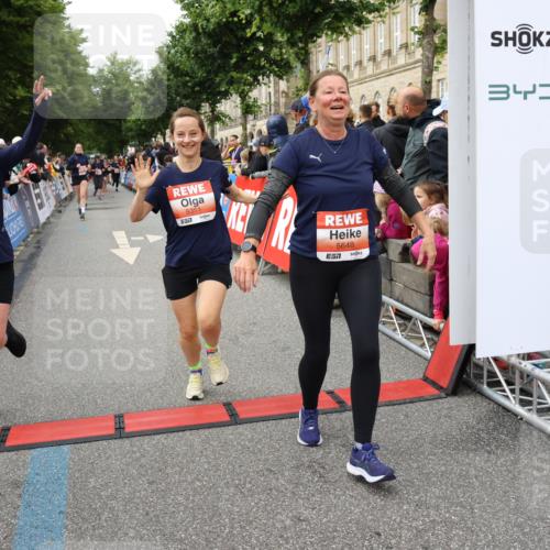 14.06.2026 - REWE Women's Run Strokosch-Dieckow http://msf.ph/oto/9766436 14.06.2026 11:01:34 Ziel 5029, 5062, 5115, 5351, 5648, 5690, 5748, 5864, 5880, 5966 meine-sportfotos.de