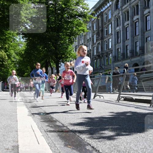 14.06.2026 - REWE Women's Run J. Mangold http://msf.ph/oto/9766437 14.06.2026 11:37:50 Ziel 105, 128, 129, 130, 152, 160, 181, 185, 189, 194, 201, 208, 220, 244, 267, 273, 280, 295, 296, 316, 345, 356 meine-sportfotos.de