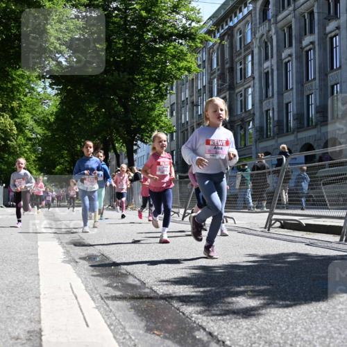 14.06.2026 - REWE Women's Run J. Mangold http://msf.ph/oto/9766440 14.06.2026 11:37:50 Ziel 105, 128, 129, 130, 152, 160, 181, 185, 189, 194, 201, 208, 220, 244, 267, 273, 280, 295, 296, 316, 345, 356 meine-sportfotos.de