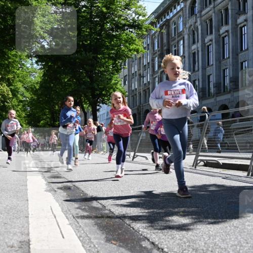 14.06.2026 - REWE Women's Run J. Mangold http://msf.ph/oto/9766442 14.06.2026 11:37:50 Ziel 105, 128, 129, 130, 152, 160, 181, 185, 189, 194, 201, 208, 220, 244, 267, 273, 280, 295, 296, 316, 345, 356 meine-sportfotos.de