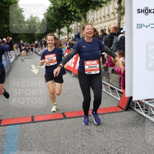 14.06.2026 - REWE Women's Run Strokosch-Dieckow http://msf.ph/oto/9766444 14.06.2026 11:01:34 Ziel 5029, 5062, 5115, 5351, 5648, 5690, 5748, 5864, 5880, 5966 meine-sportfotos.de