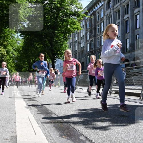 14.06.2026 - REWE Women's Run J. Mangold http://msf.ph/oto/9766446 14.06.2026 11:37:50 Ziel 105, 128, 129, 130, 152, 160, 181, 185, 189, 194, 201, 208, 220, 244, 267, 273, 280, 295, 296, 316, 345, 356 meine-sportfotos.de