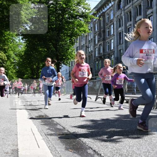 14.06.2026 - REWE Women's Run J. Mangold http://msf.ph/oto/9766448 14.06.2026 11:37:51 Ziel 129, 130, 152, 160, 181, 185, 189, 201, 208, 220, 238, 244, 273, 280, 295, 296, 316, 345, 356 meine-sportfotos.de