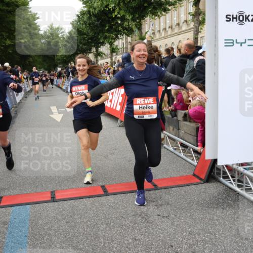 14.06.2026 - REWE Women's Run Strokosch-Dieckow http://msf.ph/oto/9766453 14.06.2026 11:01:34 Ziel 5029, 5062, 5115, 5351, 5648, 5690, 5748, 5864, 5880, 5966 meine-sportfotos.de