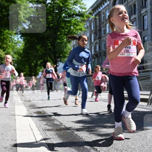 14.06.2026 - REWE Women's Run J. Mangold http://msf.ph/oto/9766459 14.06.2026 11:37:52 Ziel 129, 130, 152, 160, 181, 185, 189, 201, 208, 221, 238, 244, 280, 295, 296, 316, 345, 356 meine-sportfotos.de