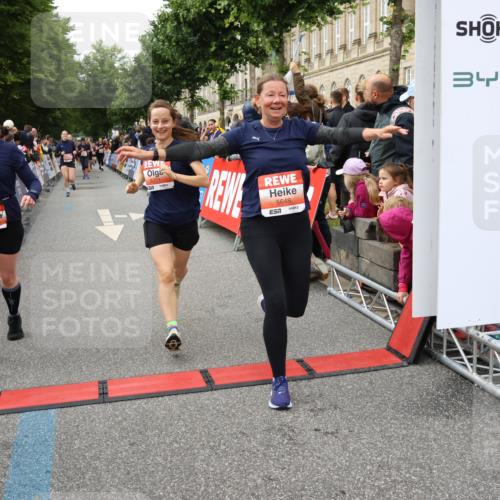 14.06.2026 - REWE Women's Run Strokosch-Dieckow http://msf.ph/oto/9766461 14.06.2026 11:01:34 Ziel 5029, 5062, 5115, 5351, 5648, 5690, 5748, 5864, 5880, 5966 meine-sportfotos.de
