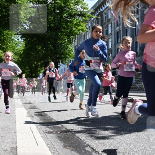 14.06.2026 - REWE Women's Run J. Mangold http://msf.ph/oto/9766463 14.06.2026 11:37:52 Ziel 129, 130, 152, 160, 181, 185, 189, 201, 208, 221, 238, 244, 280, 295, 296, 316, 345, 356 meine-sportfotos.de