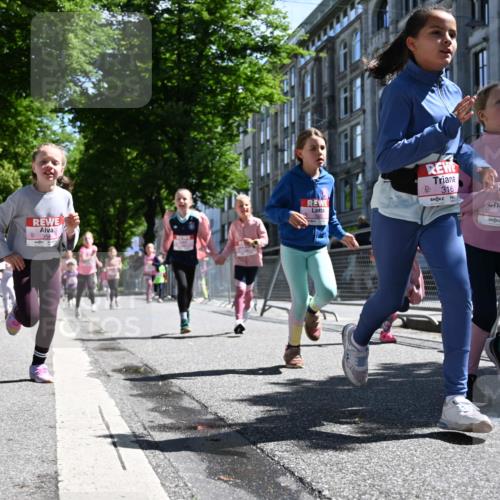 14.06.2026 - REWE Women's Run J. Mangold http://msf.ph/oto/9766465 14.06.2026 11:37:52 Ziel 129, 130, 152, 160, 181, 185, 189, 201, 208, 221, 238, 244, 280, 295, 296, 316, 345, 356 meine-sportfotos.de