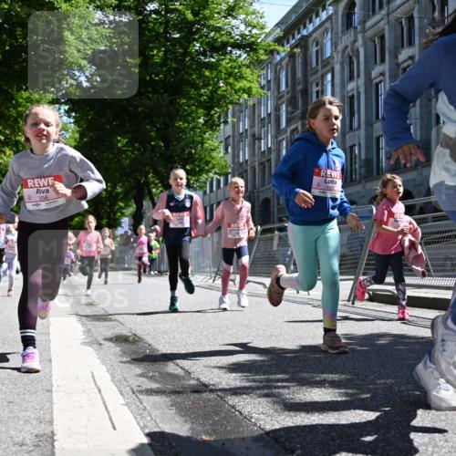 14.06.2026 - REWE Women's Run J. Mangold http://msf.ph/oto/9766468 14.06.2026 11:37:52 Ziel 129, 130, 152, 160, 181, 185, 189, 201, 208, 221, 238, 244, 280, 295, 296, 316, 345, 356 meine-sportfotos.de