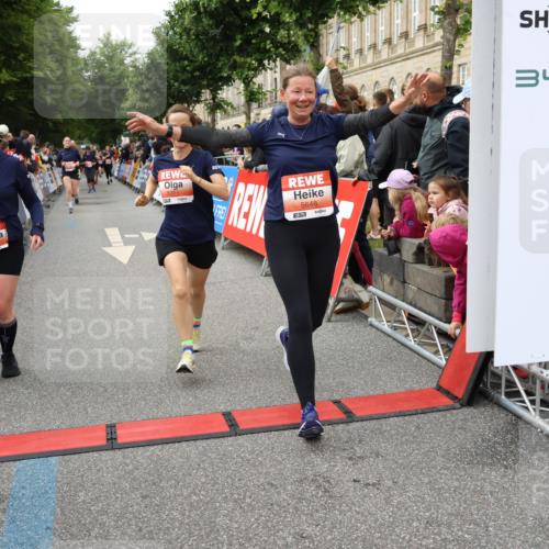14.06.2026 - REWE Women's Run Strokosch-Dieckow http://msf.ph/oto/9766470 14.06.2026 11:01:33 Ziel 5029, 5062, 5115, 5351, 5648, 5690, 5748, 5824, 5864, 5880, 5966 meine-sportfotos.de