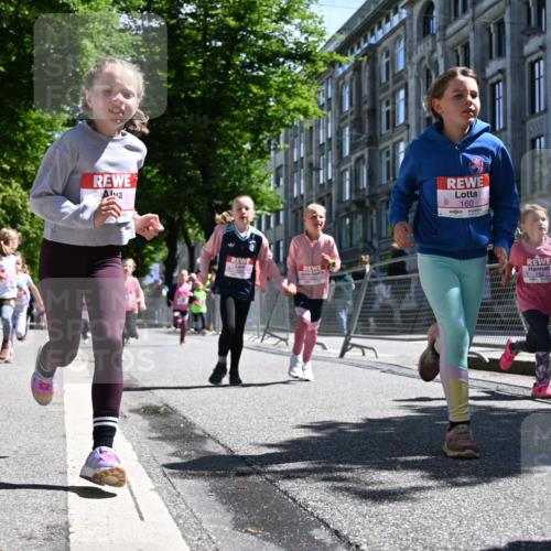 14.06.2026 - REWE Women's Run J. Mangold http://msf.ph/oto/9766471 14.06.2026 11:37:53 Ziel 129, 130, 152, 160, 181, 185, 208, 221, 238, 244, 280, 295, 296, 303, 304, 306, 316, 345, 356 meine-sportfotos.de