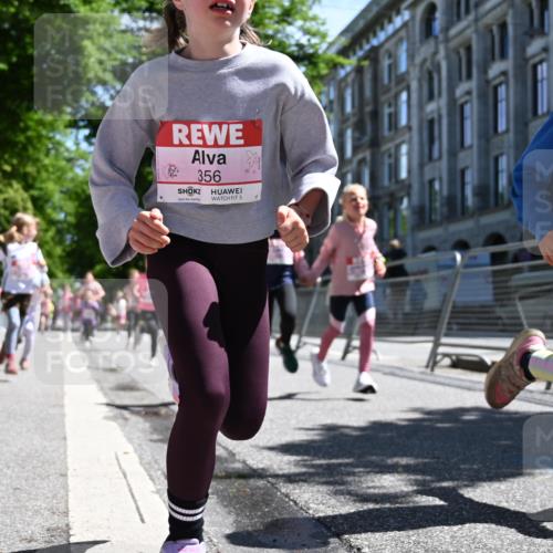 14.06.2026 - REWE Women's Run J. Mangold http://msf.ph/oto/9766473 14.06.2026 11:37:53 Ziel 129, 130, 152, 160, 181, 185, 208, 221, 238, 244, 280, 295, 296, 303, 304, 306, 316, 345, 356 meine-sportfotos.de
