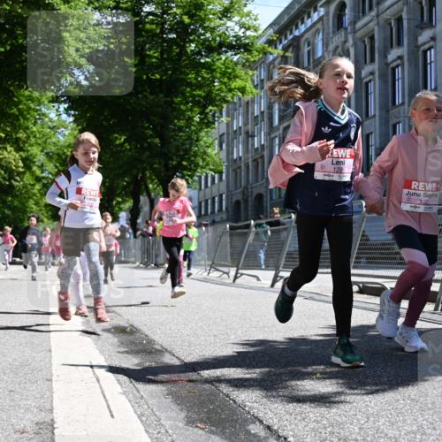 14.06.2026 - REWE Women's Run J. Mangold http://msf.ph/oto/9766478 14.06.2026 11:37:54 Ziel 129, 130, 146, 152, 153, 160, 181, 185, 190, 208, 221, 238, 244, 246, 280, 295, 296, 303, 304, 306, 316, 345, 356 meine-sportfotos.de