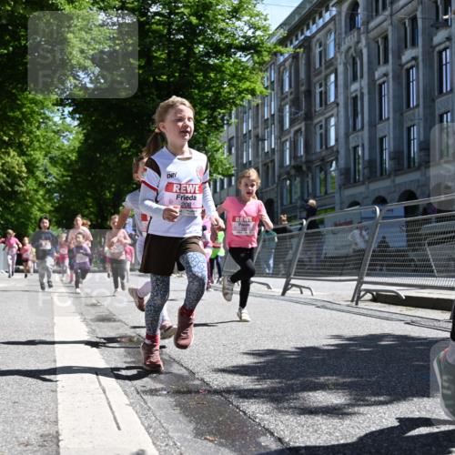 14.06.2026 - REWE Women's Run J. Mangold http://msf.ph/oto/9766485 14.06.2026 11:37:55 Ziel 129, 130, 146, 152, 153, 160, 181, 185, 190, 208, 221, 238, 244, 246, 280, 283, 295, 296, 303, 304, 306, 316, 333, 356 meine-sportfotos.de