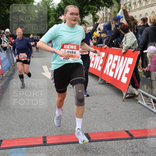 14.06.2026 - REWE Women's Run Strokosch-Dieckow http://msf.ph/oto/9766487 14.06.2026 11:01:32 Ziel 5029, 5062, 5115, 5351, 5421, 5648, 5690, 5748, 5824, 5864, 5880, 5966 meine-sportfotos.de