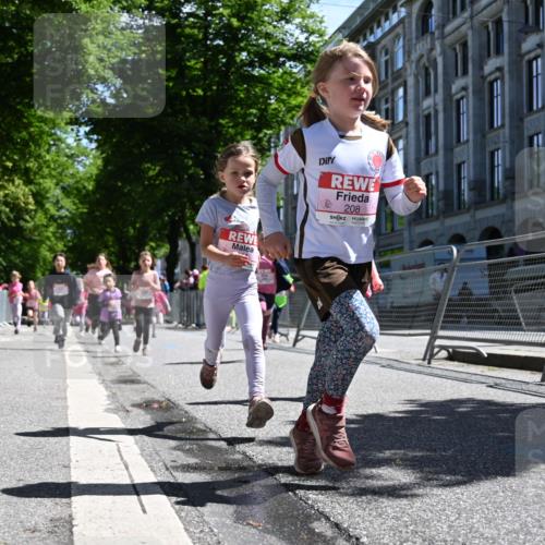 14.06.2026 - REWE Women's Run J. Mangold http://msf.ph/oto/9766488 14.06.2026 11:37:55 Ziel 129, 130, 146, 152, 153, 160, 181, 185, 190, 208, 221, 238, 244, 246, 280, 283, 295, 296, 303, 304, 306, 316, 333, 356 meine-sportfotos.de