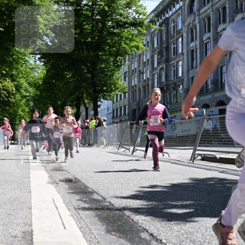 14.06.2026 - REWE Women's Run J. Mangold http://msf.ph/oto/9766498 14.06.2026 11:37:56 Ziel 129, 130, 146, 152, 153, 160, 181, 185, 190, 208, 221, 238, 244, 246, 261, 280, 283, 295, 303, 304, 306, 316, 333, 356 meine-sportfotos.de