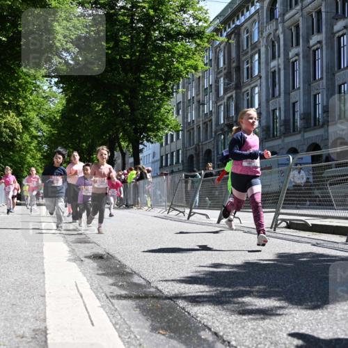 14.06.2026 - REWE Women's Run J. Mangold http://msf.ph/oto/9766500 14.06.2026 11:37:56 Ziel 129, 130, 146, 152, 153, 160, 181, 185, 190, 208, 221, 238, 244, 246, 261, 280, 283, 295, 303, 304, 306, 316, 333, 356 meine-sportfotos.de