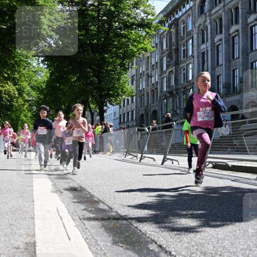 14.06.2026 - REWE Women's Run J. Mangold http://msf.ph/oto/9766504 14.06.2026 11:37:56 Ziel 129, 130, 146, 152, 153, 160, 181, 185, 190, 208, 221, 238, 244, 246, 261, 280, 283, 295, 303, 304, 306, 316, 333, 356 meine-sportfotos.de
