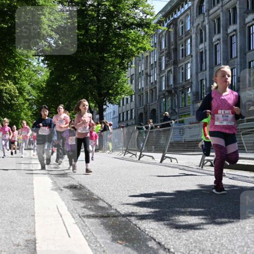 14.06.2026 - REWE Women's Run J. Mangold http://msf.ph/oto/9766507 14.06.2026 11:37:56 Ziel 129, 130, 146, 152, 153, 160, 181, 185, 190, 208, 221, 238, 244, 246, 261, 280, 283, 295, 303, 304, 306, 316, 333, 356 meine-sportfotos.de