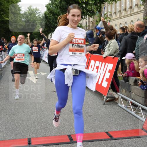 14.06.2026 - REWE Women's Run Strokosch-Dieckow http://msf.ph/oto/9766508 14.06.2026 11:01:32 Ziel 5029, 5062, 5115, 5351, 5421, 5648, 5690, 5748, 5824, 5864, 5880, 5966 meine-sportfotos.de