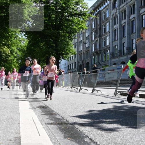 14.06.2026 - REWE Women's Run J. Mangold http://msf.ph/oto/9766511 14.06.2026 11:37:57 Ziel 129, 130, 146, 152, 153, 160, 181, 190, 208, 216, 221, 238, 244, 246, 261, 280, 283, 303, 304, 306, 333, 356 meine-sportfotos.de