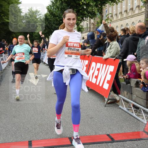14.06.2026 - REWE Women's Run Strokosch-Dieckow http://msf.ph/oto/9766515 14.06.2026 11:01:32 Ziel 5029, 5062, 5115, 5351, 5421, 5648, 5690, 5748, 5824, 5864, 5880, 5966 meine-sportfotos.de