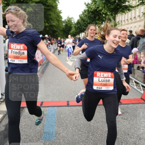 14.06.2026 - REWE Women's Run Strokosch-Dieckow http://msf.ph/oto/9766528 14.06.2026 11:01:29 Ziel 5029, 5062, 5115, 5262, 5315, 5326, 5351, 5421, 5648, 5690, 5748, 5824, 5864, 5880 meine-sportfotos.de