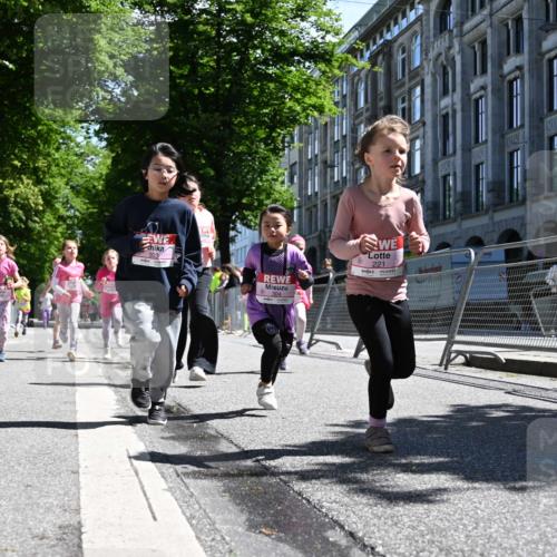 14.06.2026 - REWE Women's Run J. Mangold http://msf.ph/oto/9766532 14.06.2026 11:37:58 Ziel 129, 130, 146, 152, 153, 181, 190, 208, 212, 216, 221, 238, 244, 246, 261, 280, 283, 303, 304, 306, 333 meine-sportfotos.de