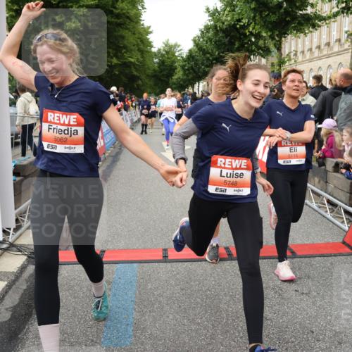 14.06.2026 - REWE Women's Run Strokosch-Dieckow http://msf.ph/oto/9766537 14.06.2026 11:01:29 Ziel 5029, 5062, 5115, 5262, 5315, 5326, 5351, 5421, 5648, 5690, 5748, 5824, 5864, 5880 meine-sportfotos.de