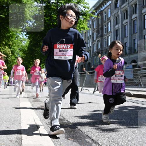 14.06.2026 - REWE Women's Run J. Mangold http://msf.ph/oto/9766541 14.06.2026 11:37:59 Ziel 146, 153, 181, 190, 208, 212, 216, 221, 238, 244, 246, 261, 280, 283, 303, 304, 306, 333 meine-sportfotos.de