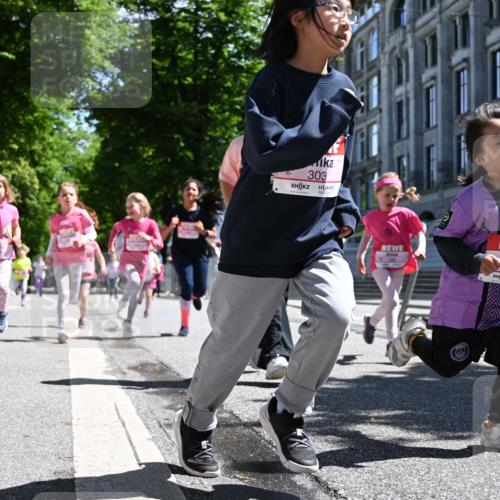 14.06.2026 - REWE Women's Run J. Mangold http://msf.ph/oto/9766543 14.06.2026 11:37:59 Ziel 146, 153, 181, 190, 208, 212, 216, 221, 238, 244, 246, 261, 280, 283, 303, 304, 306, 333 meine-sportfotos.de