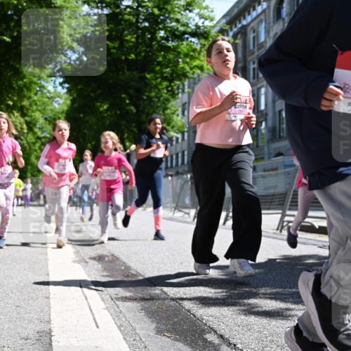 14.06.2026 - REWE Women's Run J. Mangold http://msf.ph/oto/9766547 14.06.2026 11:37:59 Ziel 146, 153, 181, 190, 208, 212, 216, 221, 238, 244, 246, 261, 280, 283, 303, 304, 306, 333 meine-sportfotos.de