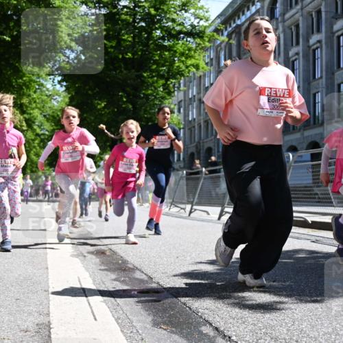 14.06.2026 - REWE Women's Run J. Mangold http://msf.ph/oto/9766549 14.06.2026 11:38:00 Ziel 139, 146, 153, 190, 212, 216, 221, 238, 246, 261, 280, 283, 300, 303, 304, 306, 327, 333 meine-sportfotos.de