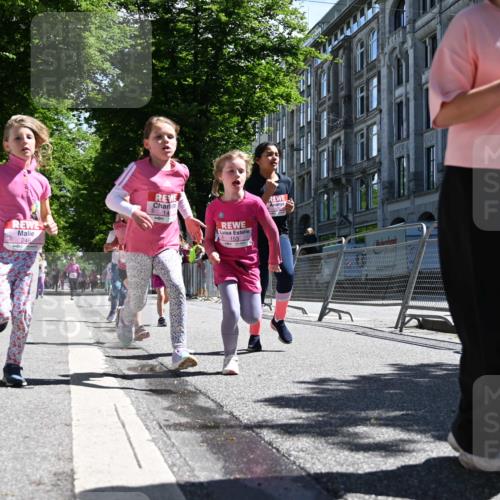 14.06.2026 - REWE Women's Run J. Mangold http://msf.ph/oto/9766551 14.06.2026 11:38:00 Ziel 139, 146, 153, 190, 212, 216, 221, 238, 246, 261, 280, 283, 300, 303, 304, 306, 327, 333 meine-sportfotos.de