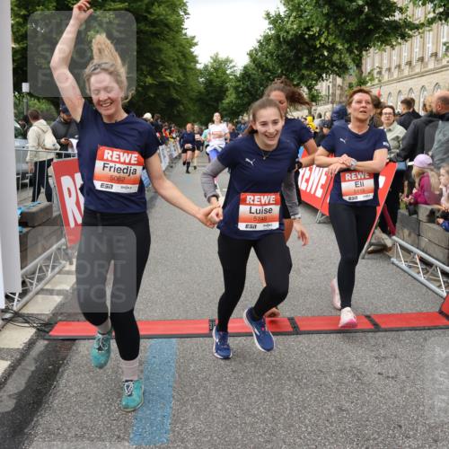 14.06.2026 - REWE Women's Run Strokosch-Dieckow http://msf.ph/oto/9766553 14.06.2026 11:01:29 Ziel 5029, 5062, 5115, 5262, 5315, 5326, 5351, 5421, 5648, 5690, 5748, 5824, 5864, 5880 meine-sportfotos.de