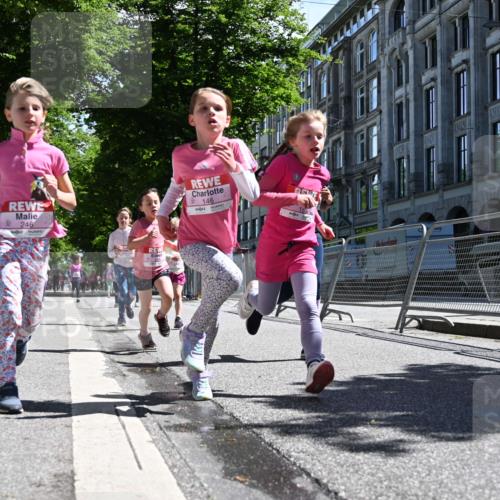 14.06.2026 - REWE Women's Run J. Mangold http://msf.ph/oto/9766555 14.06.2026 11:38:00 Ziel 139, 146, 153, 190, 212, 216, 221, 238, 246, 261, 280, 283, 300, 303, 304, 306, 327, 333 meine-sportfotos.de